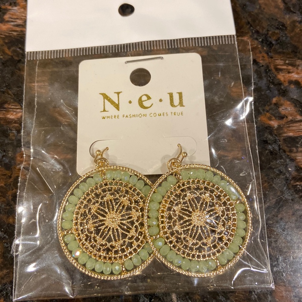 Neu gem stone earring